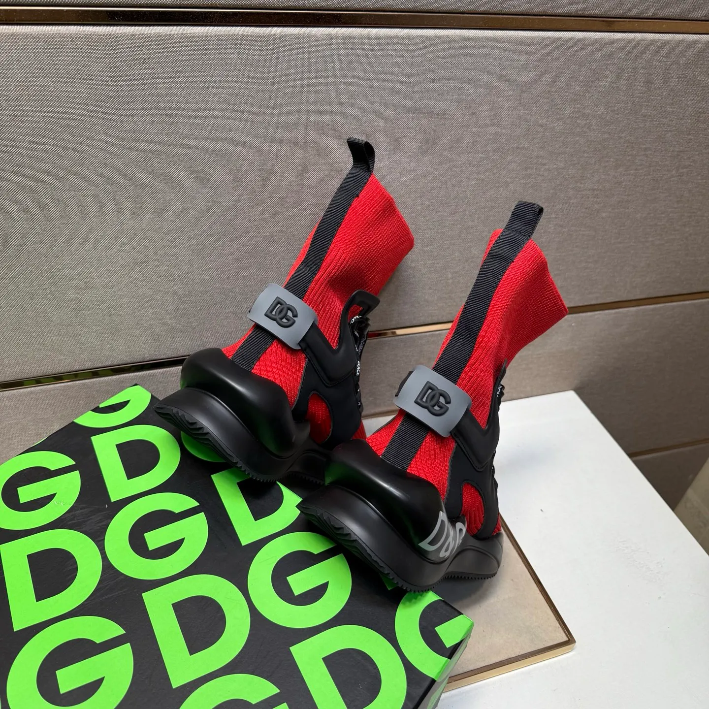⬛️Men's men's shoes💰p420【DG～】couple casual shoes 2025z cabinet sales simultaneously 🔶Size: 36-44 #️⃣ 🔷2 colors🔜The upper is made of multi-material splicing➕Mesh lining, comfortable and breathable, sole: original comfortable and wear-resistant outsole, ⚠️real thing📱photographed🎬real thing is better📢📢📢